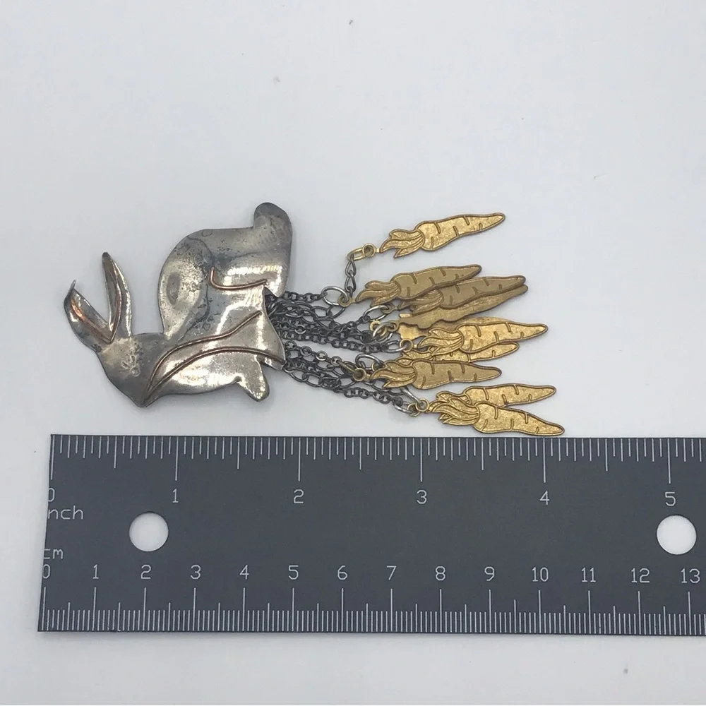 Bunny Rabbit Dangling Carrots Pin Brooch - Picture 9 of 10